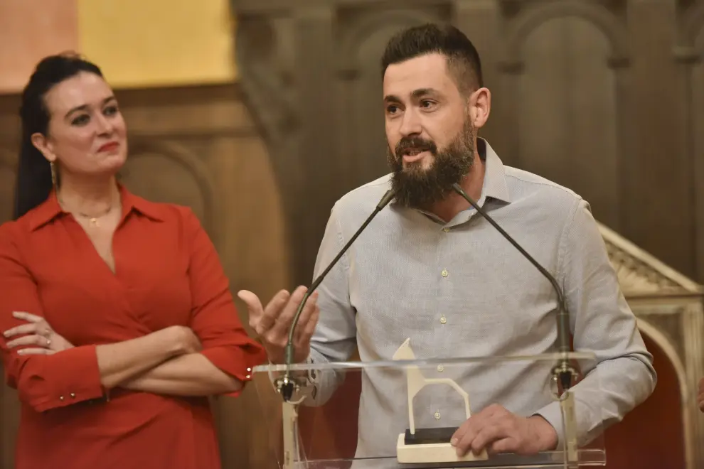 El oscense Raúl Bernal ha recibido un emotivo reconocimiento por sus dos títulos nacionales de Mejor Bombón y Mejor Maestro Chocolatero de España.