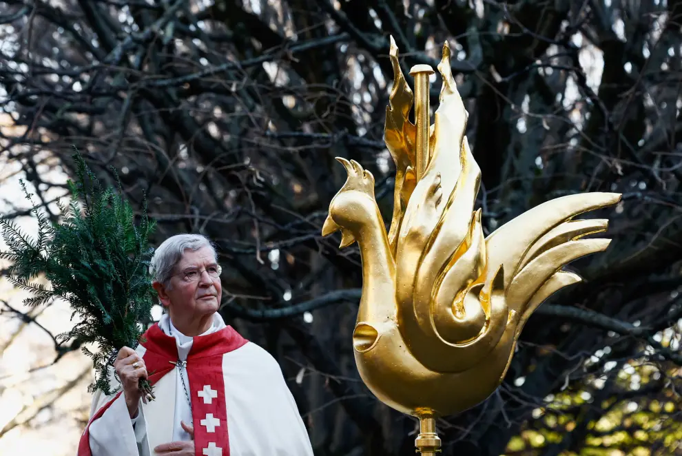 El nuevo gallo instalado en Notre Dame de París.