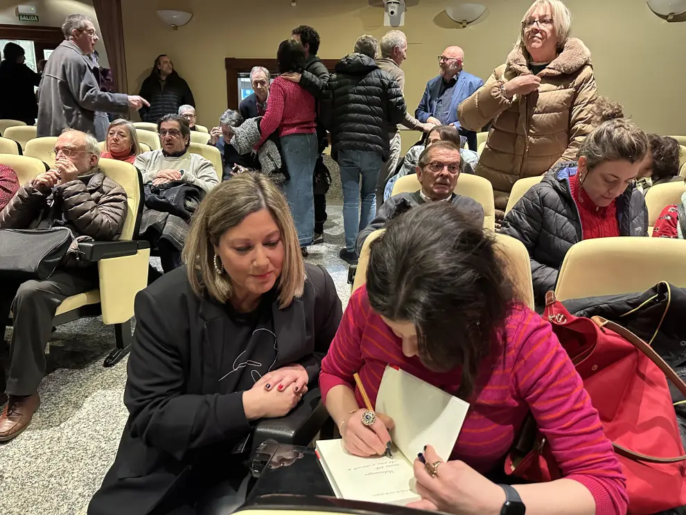 Escritores y lectores, reunidos en el festival literario de Barbastro
