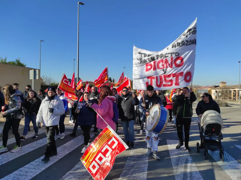 Los trabajadores de Forvia han iniciado la marcha en la plaza de San Francisco hasta la puerta de la empresa, en el polígono industrial.