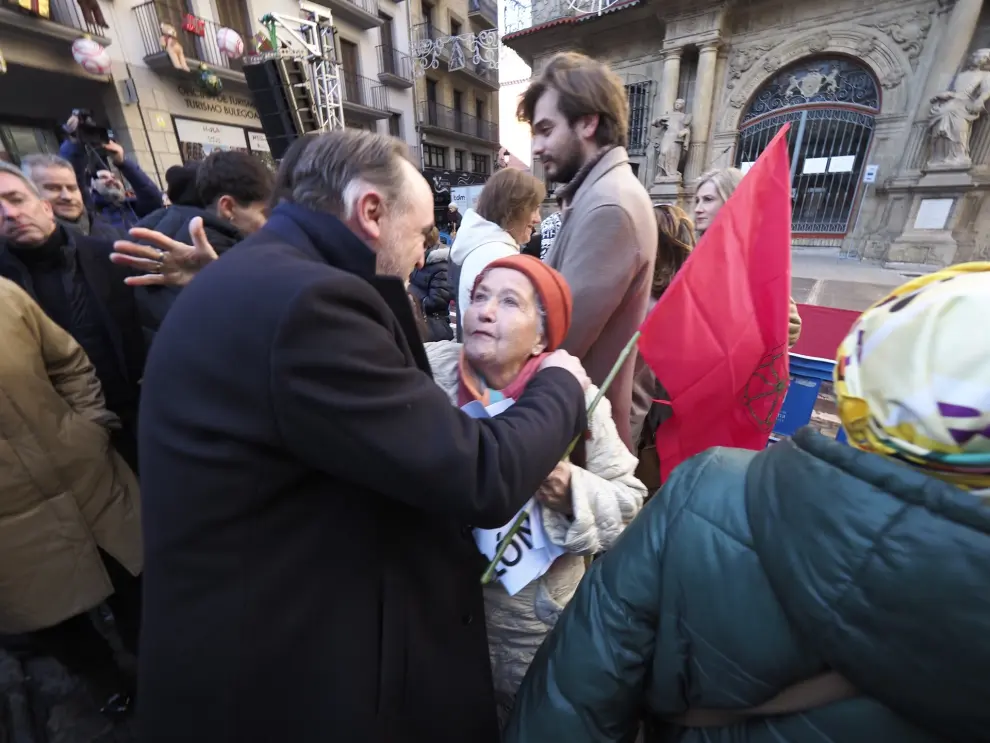 Miles de personas se concentran en Pamplona contra la moción de censura en el Ayuntamiento