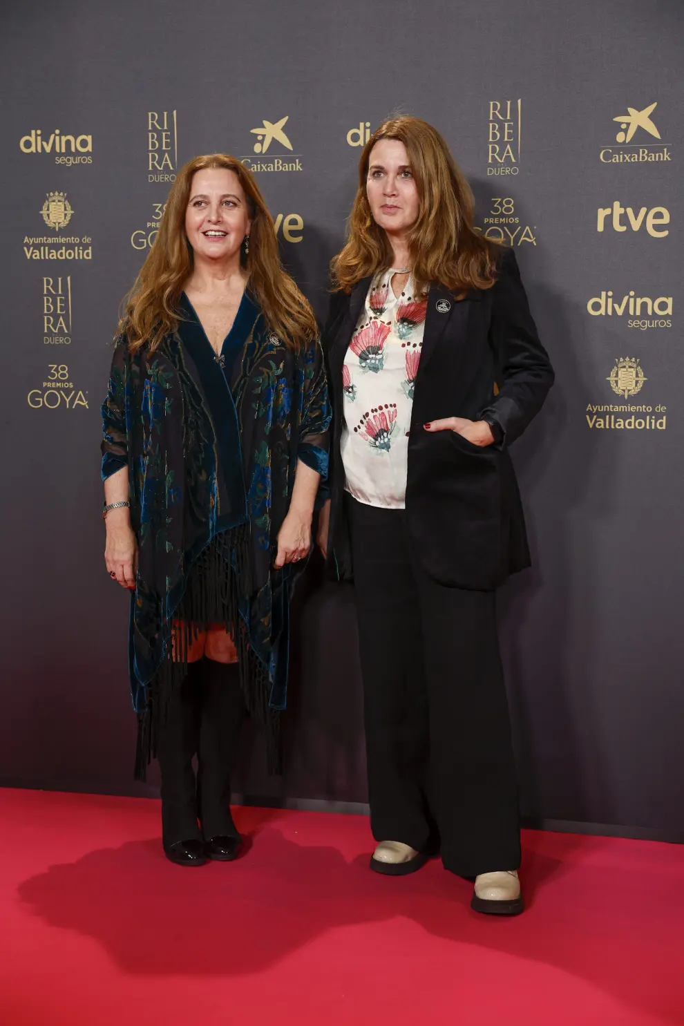 Ana López-Puigcerver (i) y Belén López-Puigcerver (d) en el Encuentro de Nominados de la 38 edición de los Premios Goya