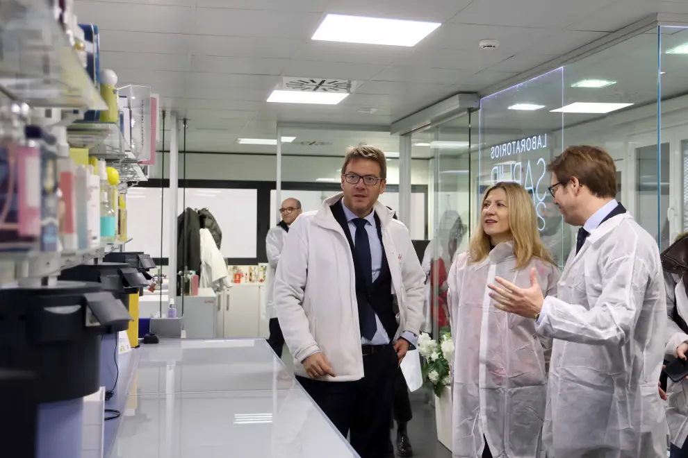 La vicepresidenta del Gobierno de Aragón, Mar Vaquero, visita las instalaciones del Grupo Saphir