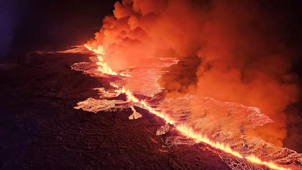 Las autoridades de Islandia declaran el estado de emergencia por la erupción un volcán cerca de Grindavik