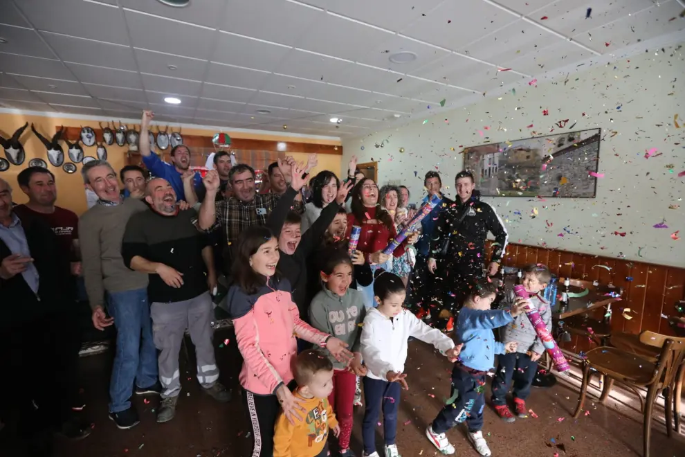 Argente  con 200 vecinos, una fiesta tras recibir más de siete millones de euros de la lotería