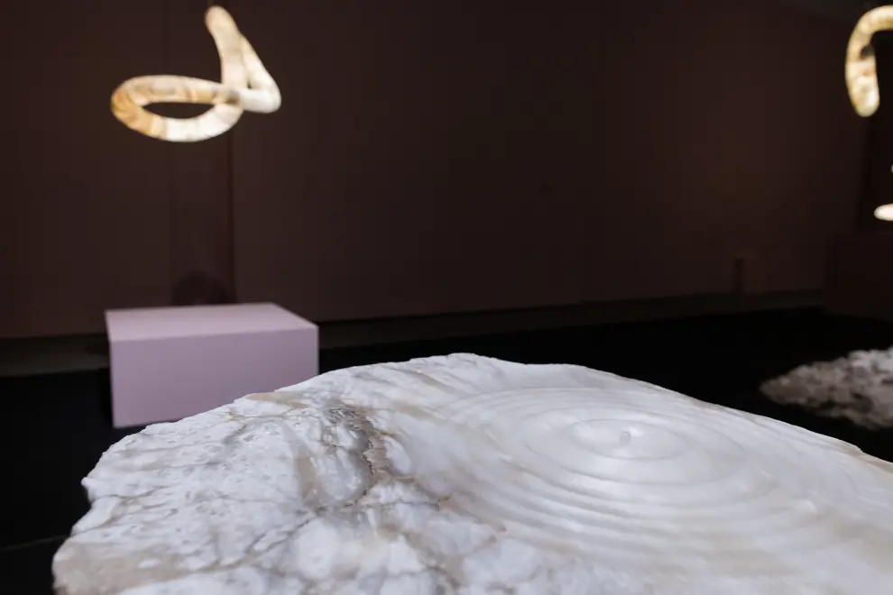 Exposición ‘Aqua Fossil' de alabastro, del estudio creativo Amarist, en el Museo Pablo Serrano de Zaragoza