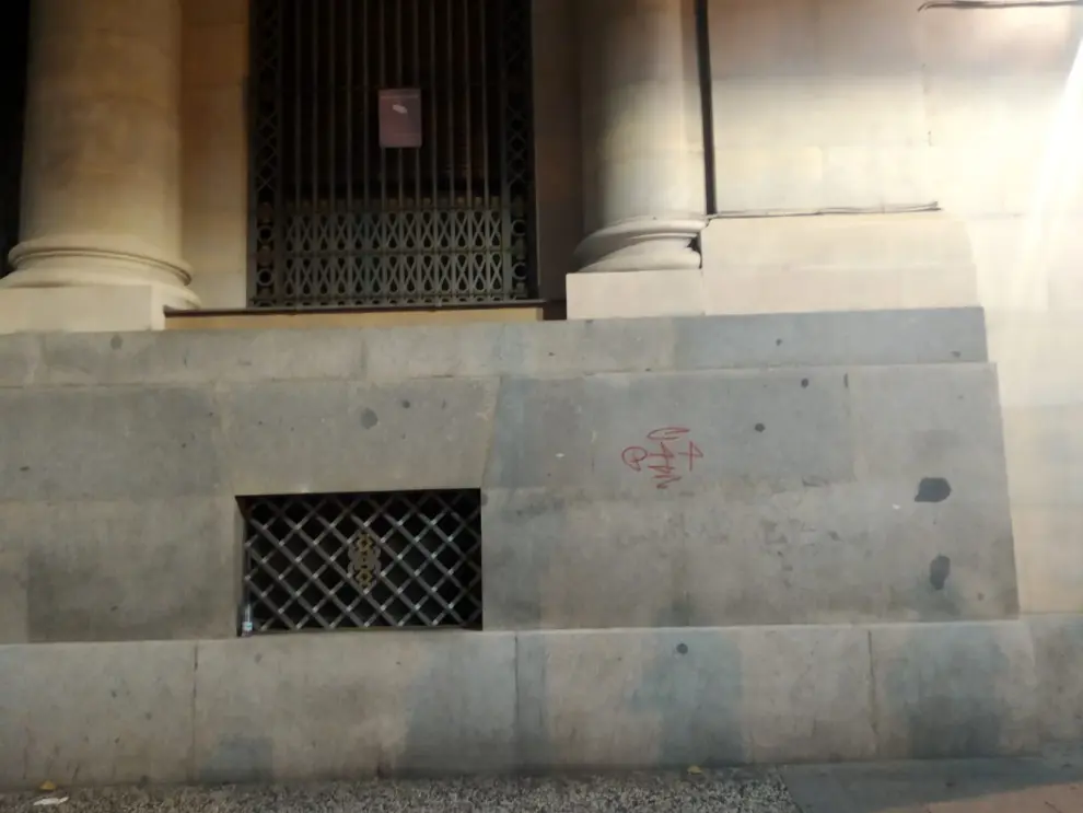Grafitis que llevan la firma de 'PIT', al que la Policía Local de Zaragoza ha detenido