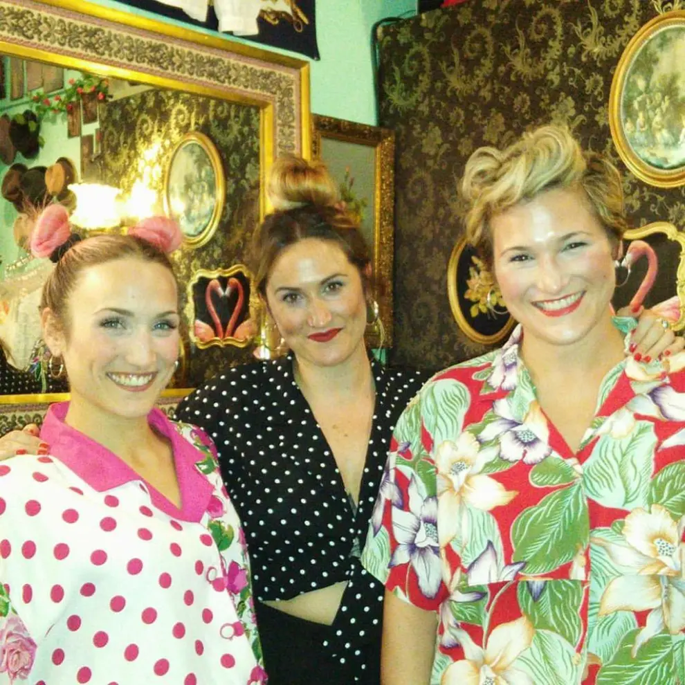Las tres hermanas fundadoras de Flamingo Vintage Kilo