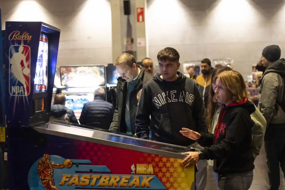 Feria de videojuegos antiguos Retrogamer 2023 en la sala Multiusos del Auditorio de Zaragoza