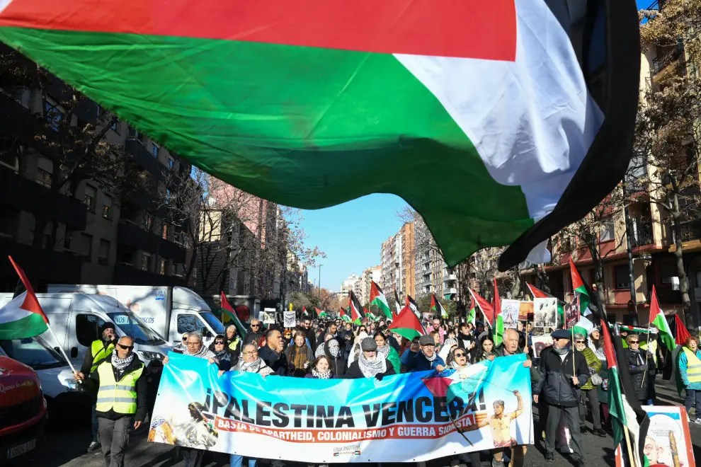 Manifestación en Zaragoza para pedir el alto el fuego y que termine la guerra en Gaza