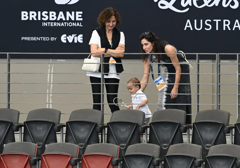 Rafael Nadal está en Brisbane con su mujer, Francisca Perelló y su hijo (ambos a la derecha).