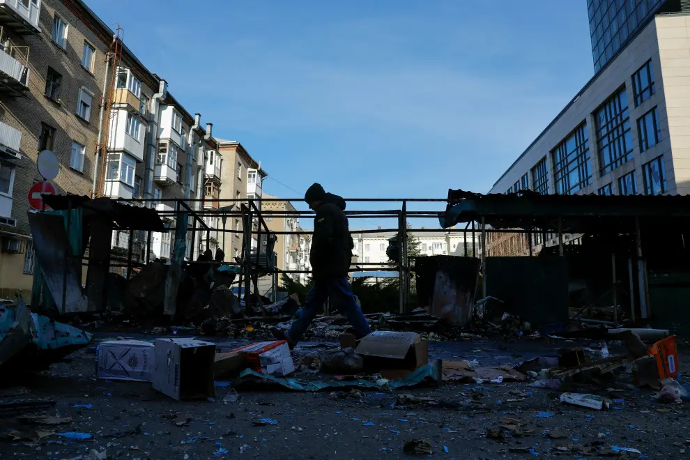 A view shows damaged constructions in a street hit by overnight shelling in the course of Russia-Ukraine conflict in Donetsk, Russian-controlled Ukraine, January 1, 2024. REUTERS/Alexander Ermochenko [[[REUTERS VOCENTO]]] UKRAINE-CRISIS/SHELLING-ATTACKS
