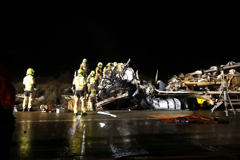 Dos camioneros mueren en un choque frontal en la N-II, en Osera de Ebro.