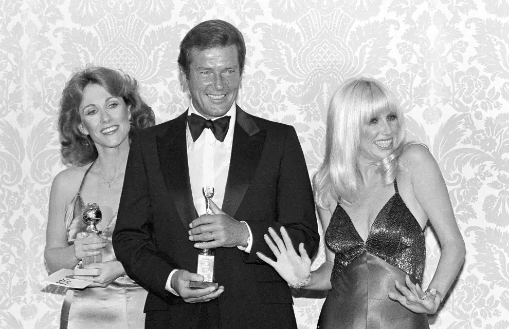 Linda Lavin, left, star of the TV series "Alice," and Robin Williams, Mork of the series "Mork & Mindy, pose with their awards at the 36th Annual Golden Globe Awards in Los Angeles, Calif., Jan. 28, 1979. Both Lavin and Williams were named best television comedy performers. The awards are sponsored by the Hollywood Foreign Press Association. Actor Richard Hatch is on the far right. (AP Photo/Mao)