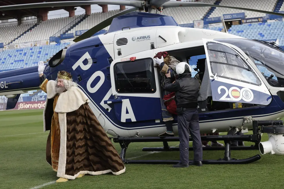 Llegada de los Reyes Magos en helicóptero en La Romareda.