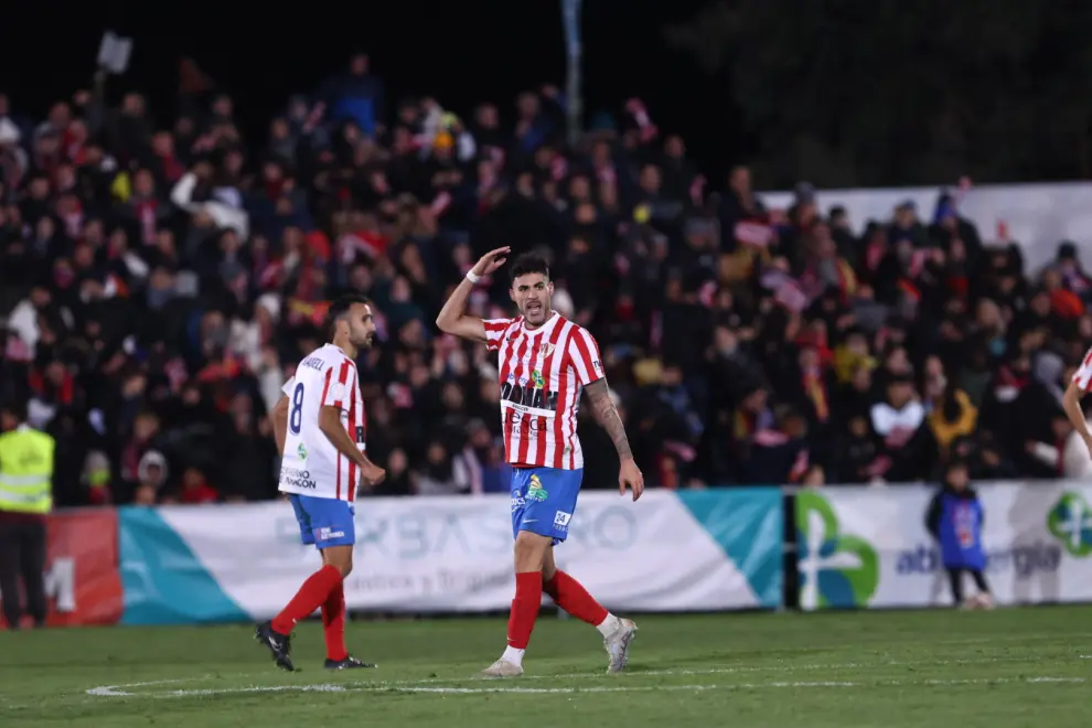 Imágenes del partido entre el Barbastro y el FC Barcelona de dieciseisavos de final de la Copa del Rey.