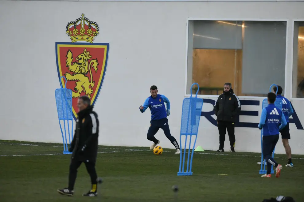 Entrenamiento del Real Zaragoza con la presencia del nuevo portero Edgar Badía