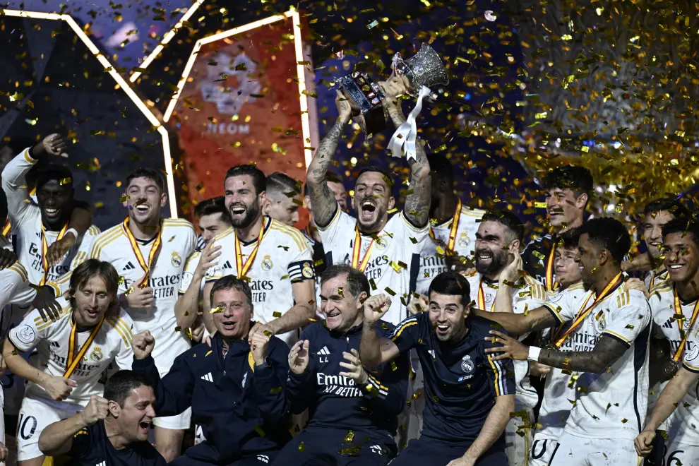 El Real Madrid, campeón de la Supercopa tras golear al Barça