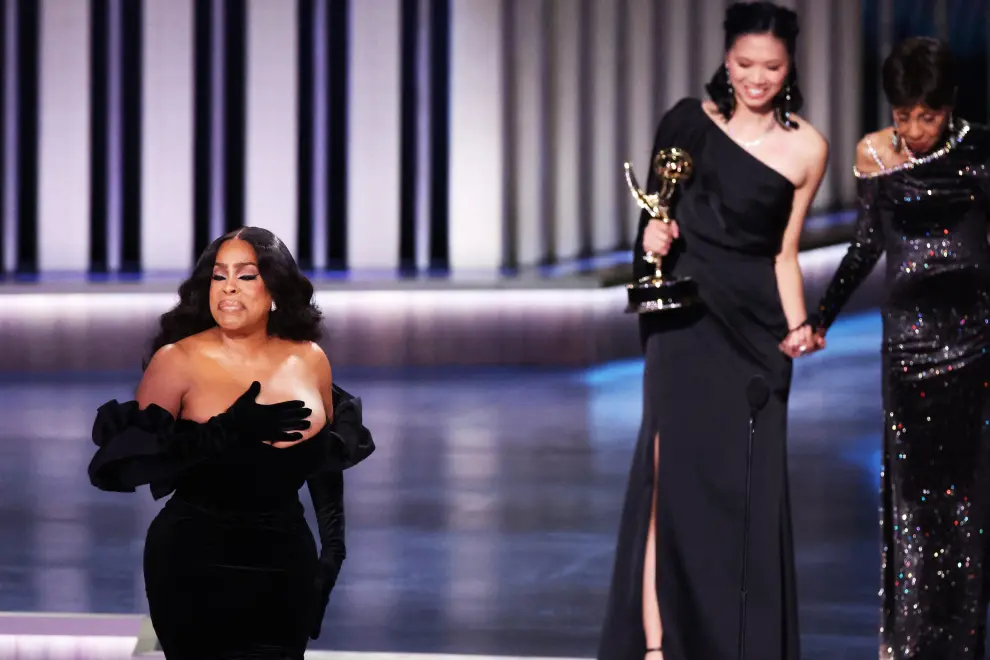 Niecy Nash-Betts accepts the award for Supporting Actress in a Limited/Anthology Series or Movie for [[[REUTERS VOCENTO]]] AWARDS-EMMYS/