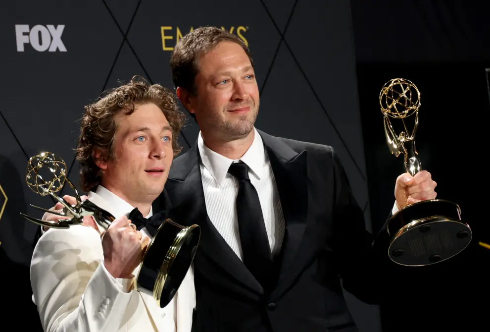 Ebon Moss-Bachrach poses with the Supporting Actor in a Comedy Series award for The Bear at the 75th Primetime Emmy Awards in Los Angeles, California, U.S., January 15, 2024. REUTERS/Aude Guerrucci [[[REUTERS VOCENTO]]] AWARDS-EMMYS/