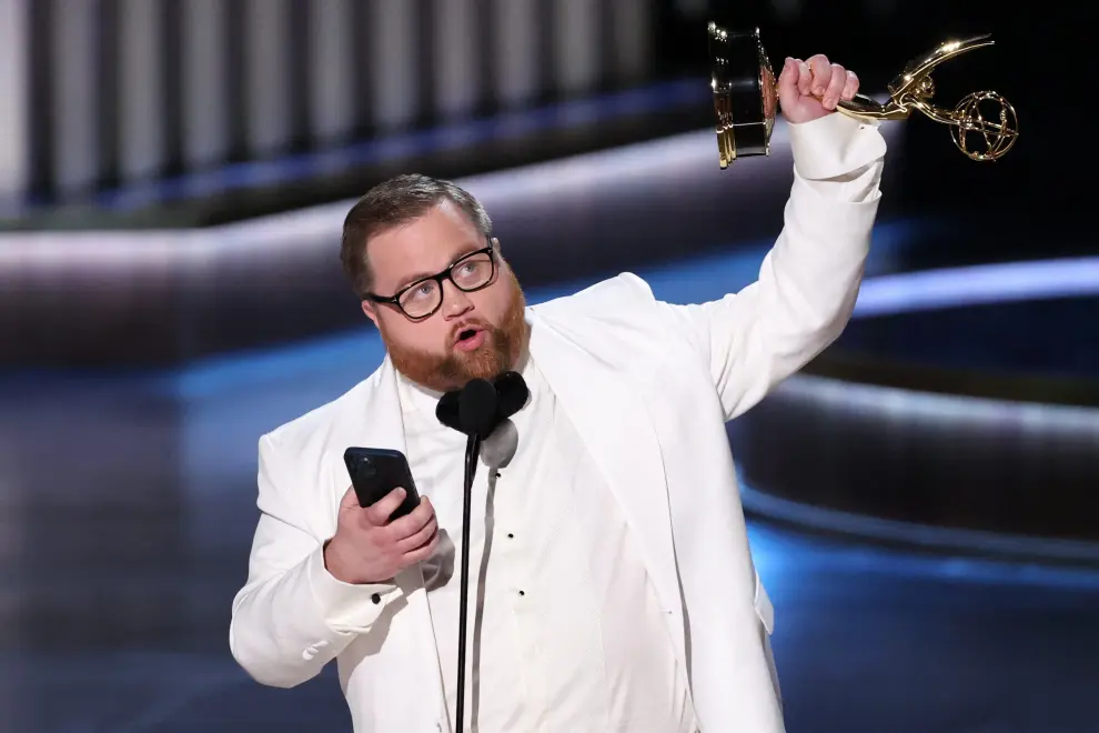 Ebon Moss-Bachrach accepts the award for Supporting Actor in a Comedy Series for The Bear at the 75th Primetime Emmy Awards in Los Angeles, California, U.S., January 15, 2024. REUTERS/Mario Anzuoni [[[REUTERS VOCENTO]]] AWARDS-EMMYS/