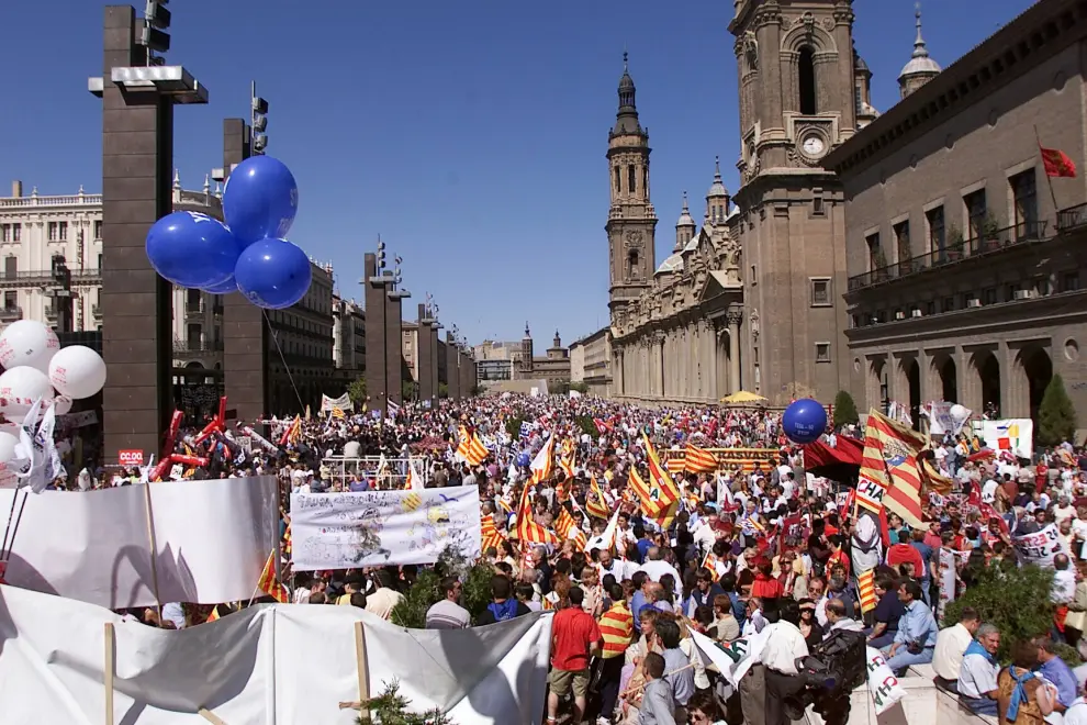 Manifestación en Zaragoza en contra del trasvase coincidiendo con la llegada de la marcha azul a Bruselas.