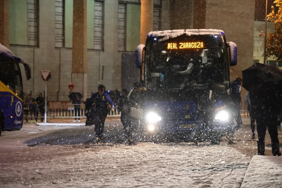 El Real Zaragoza llega a La Romareda llena de nieve.