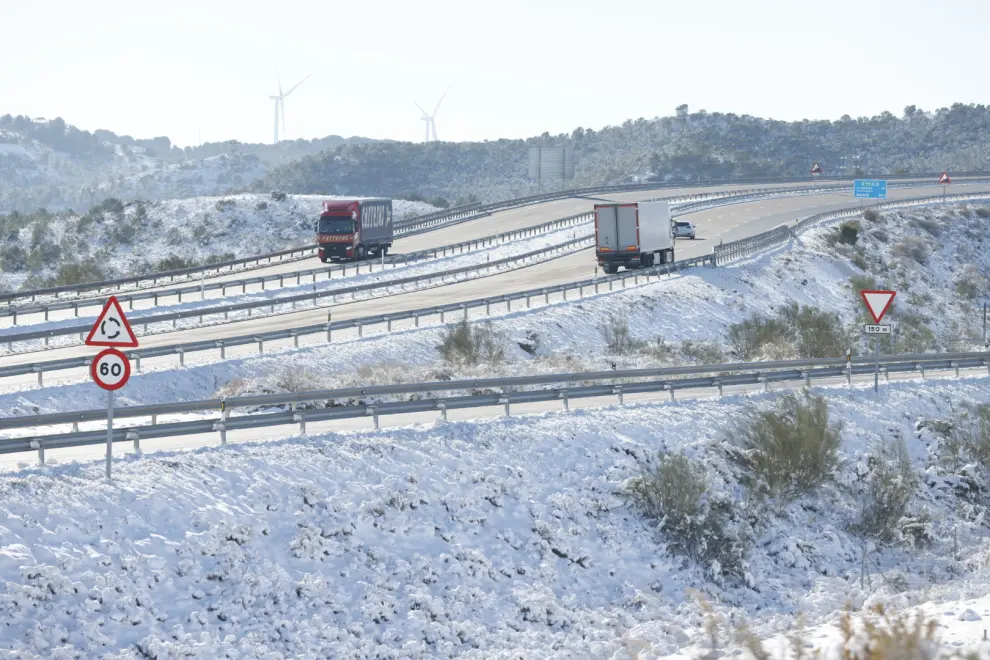 Aragón recupera la normalidad tras la nevada por la borrasca Juan: foto de la A-2 a la altura de La Muela