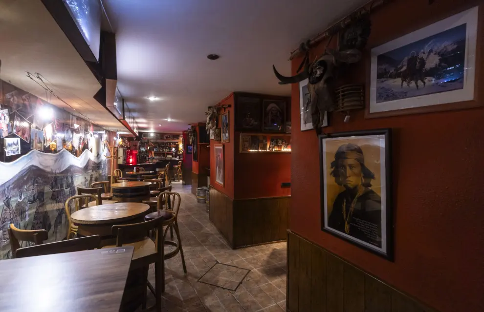 El Jinete Nocturno abrió hace más de medio siglo con estética de Lucky Luke en el centro de Zaragoza.