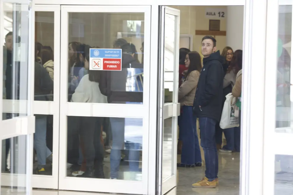 Un total de 1.170 de personas se han presentado al examen MIR en Zaragoza.