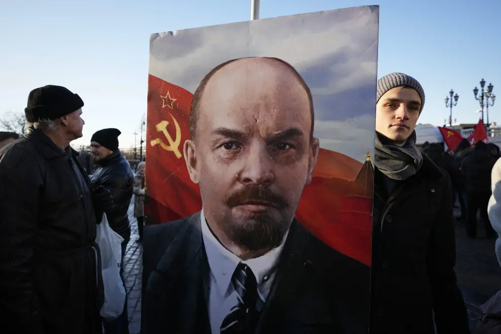Conmemoración en Moscú del centenario de  la muerte de Lenin en torno a su mausoleo.