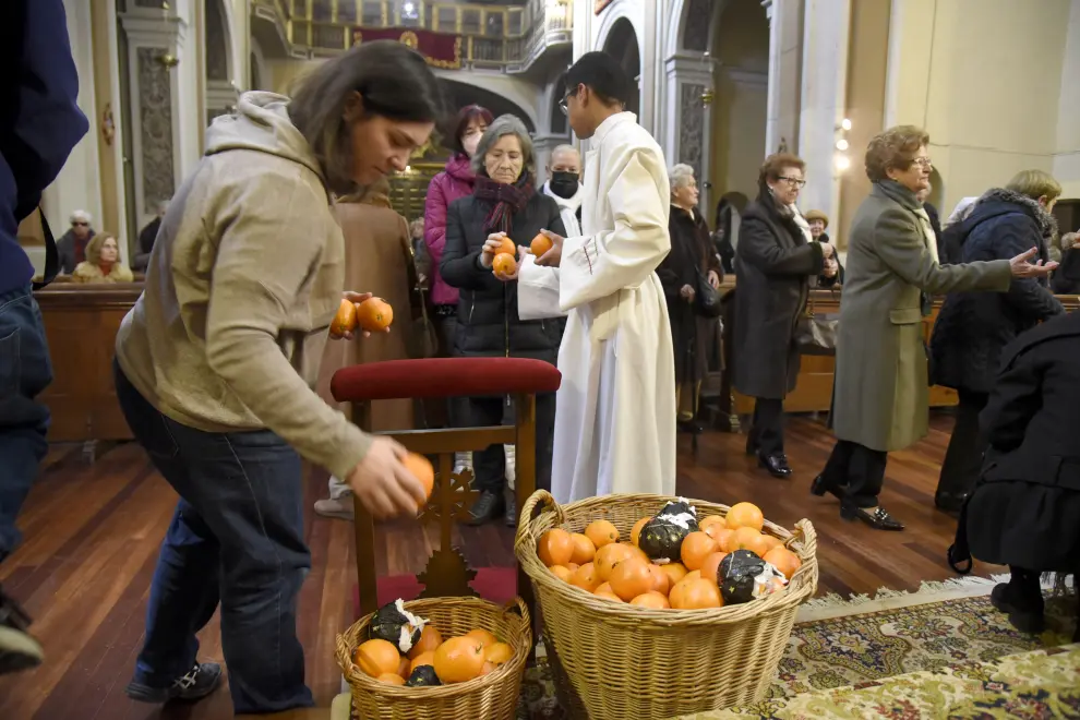 Mira en la catedral, reparto de naranjas en San Vicente y ronda folclórica.