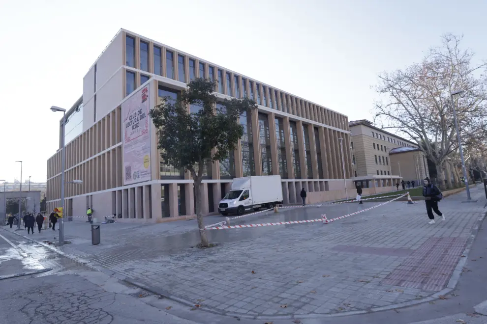 Primer día en la renovada Facultad de Filosofía y Letras de la Universidad de Zaragoza