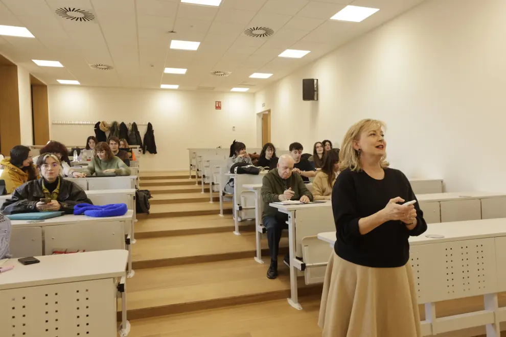 Primer día en la renovada Facultad de Filosofía y Letras de la Universidad de Zaragoza