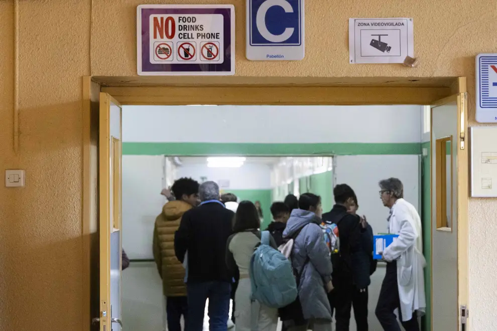 Los centros educativos aragoneses son ya espacios libres de móviles