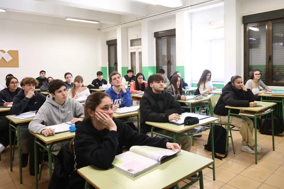 Los centros educativos aragoneses son ya espacios libres de móviles