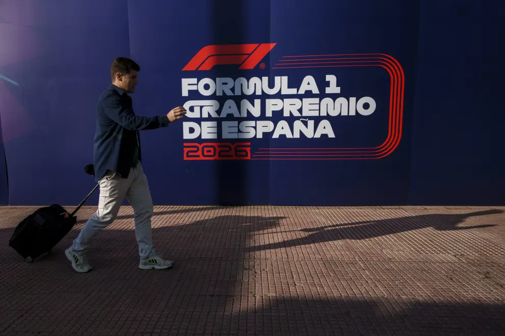 A man walks past a banner announcing the next Formula One from 2026 at the IFEMA congress centre in Madrid, Spain, Tuesday, Jan. 23, 2024. A Madrid grand prix will join the Formula One calendar from 2026 on a track that will include street and non-street sections around the citys exhibition center. (AP Photo/Manu Fernandez)..Associated Press/LaPresse.Only Italy and Spain [[[AP/LAPRESSE]]]