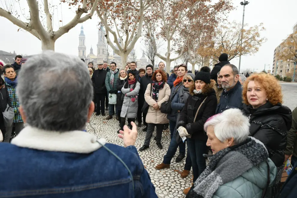 Cientos de Zaragozanos disfrutan del día de San Valero en Zaragoza.
