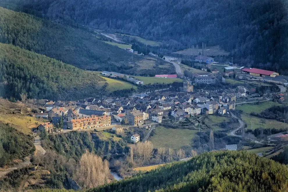 Vista general de Ansó, captada desde la parte alta del pueblo.