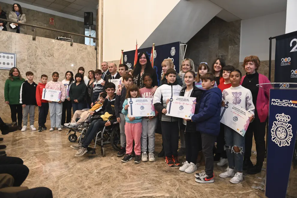 La comisaría de Huesca se ha vestido de gala para la entrega de distinciones y premios del concurso escolar de dibujo.