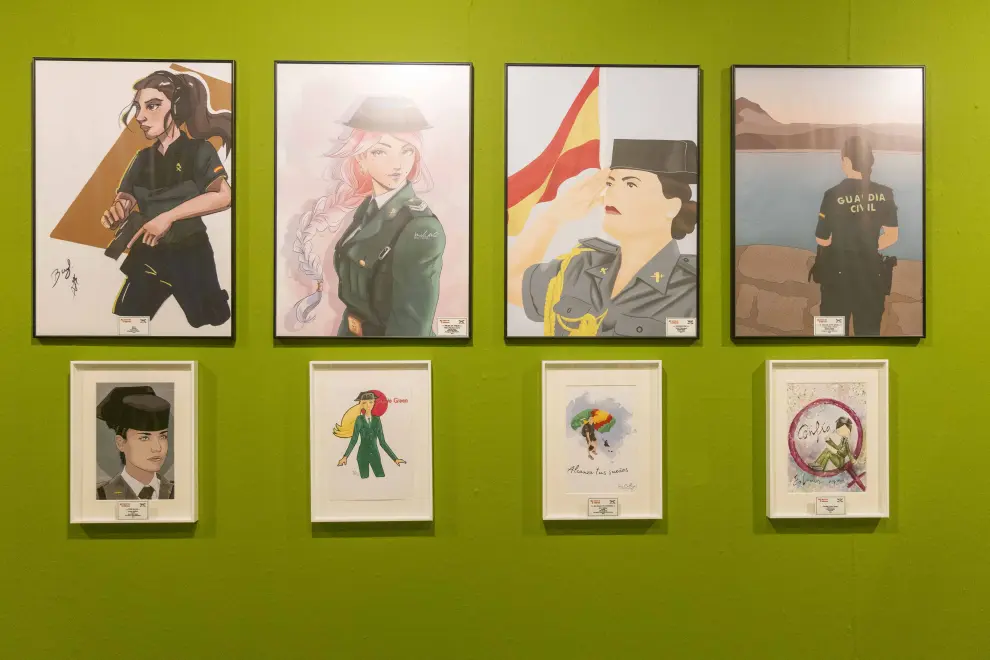 Exposición 'Mujeres de uniforme. 35 años al servicio de España', en el Patio de la Infanta de Ibercaja en Zaragoza