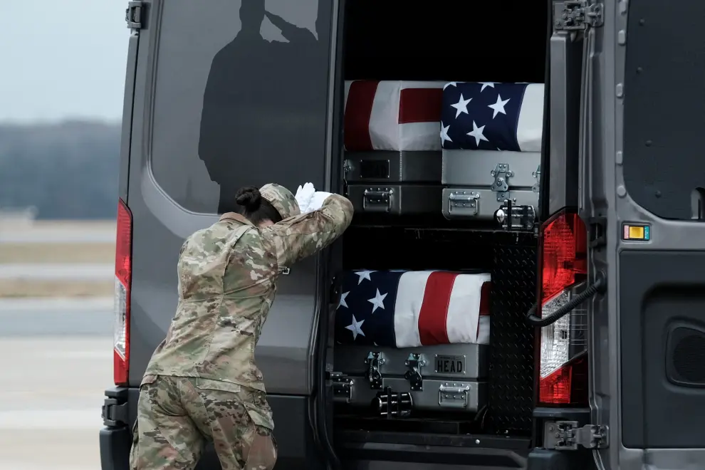 President Joe Biden watches as an Army carry team moves the flag-draped transfer case containing the remains of U.S. Army Sgt. Breonna Alexsondria Moffett, 23, of Savannah, Ga., during a casualty return at Dover Air Force Base, Del., Friday, Feb. 2, 2024. Moffett was killed in a drone attack in Jordan on Jan. 28. (AP Photo/Alex Brandon) [[[AP/LAPRESSE]]]