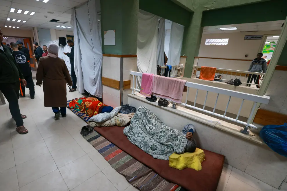 Patients and people sheltering in Al Aqsa hospital. 29 November 2023, Middle Area, Gaza.