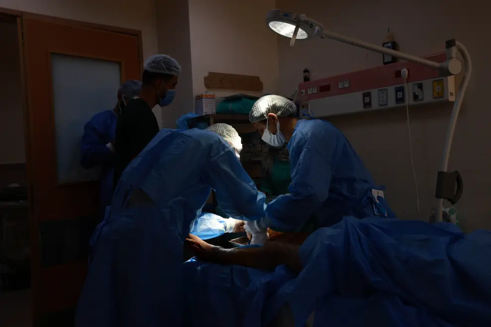 Amir Jibril Abu Al Ata is undergoing a foot surgery. Al Aqsa hospital. 29 November 2023, Middle Area, Gaza.