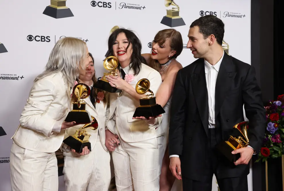 Phoebe Bridgers, Lucy Dacus, y Julien Baker de Boygenius premiadas con el mejor álbum de música alternativa, junto a Taylor Swift y Jack Antonoff, ganadores a mejor álbum del año.