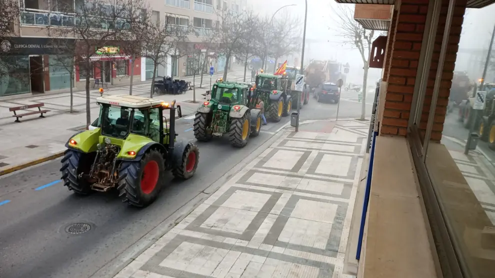 Los tractores llenan las calles de Huesca.