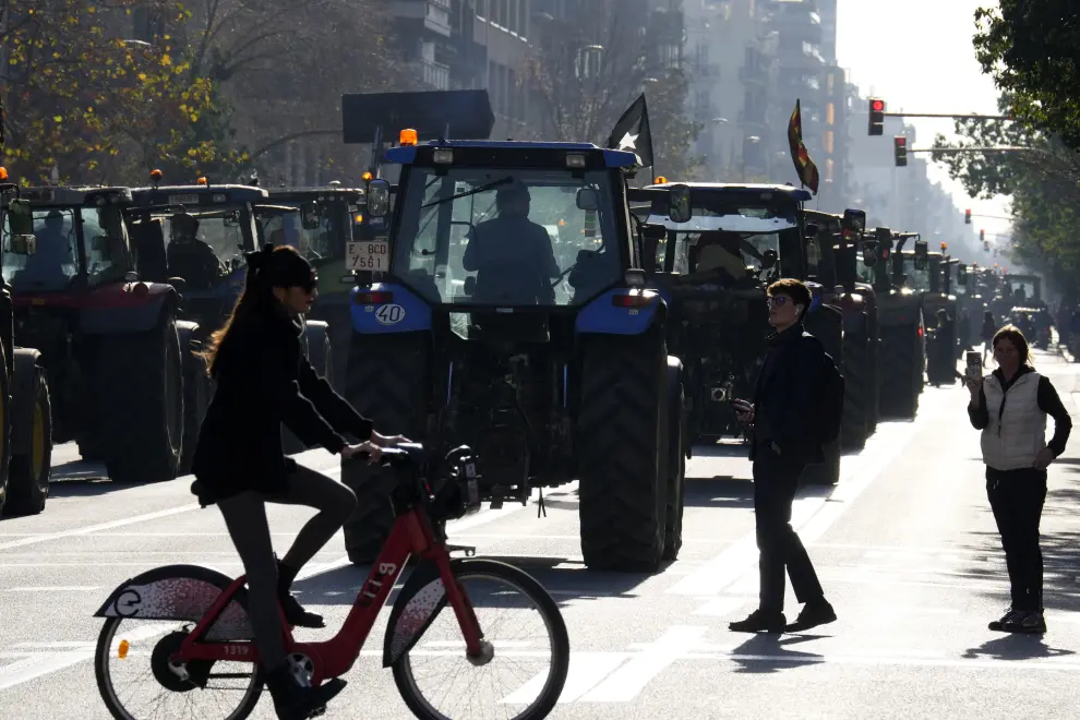 Centenares de tractores de la marcha agrícola llegan a Barcelona