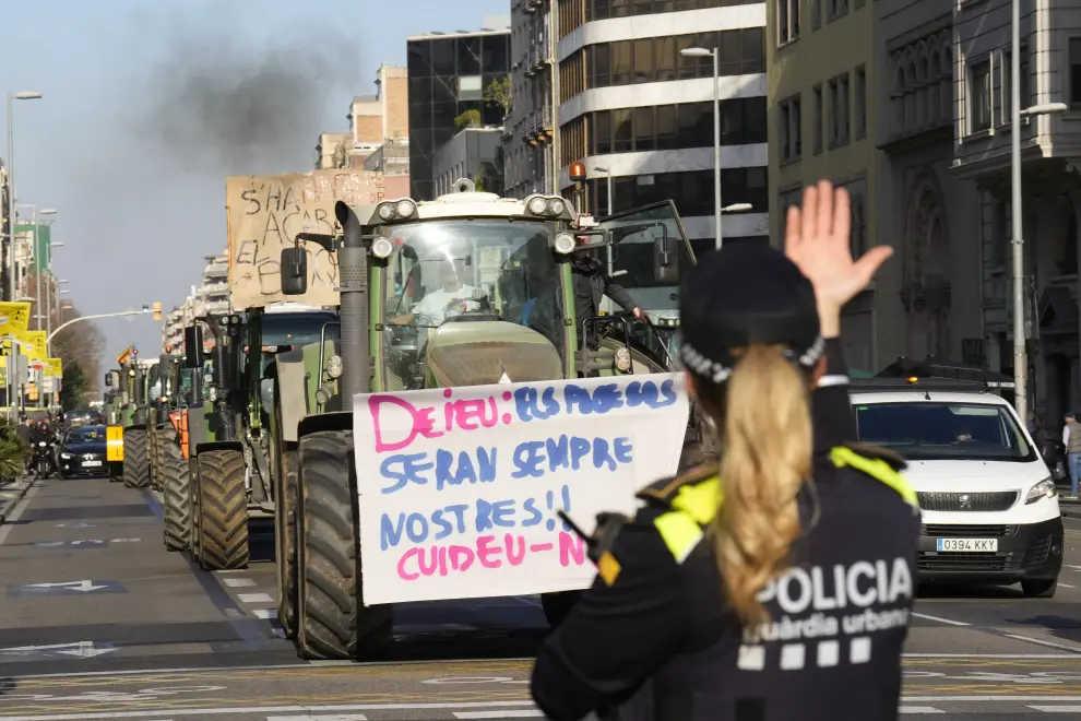 Centenares de tractores de la marcha agrícola llegan a Barcelona