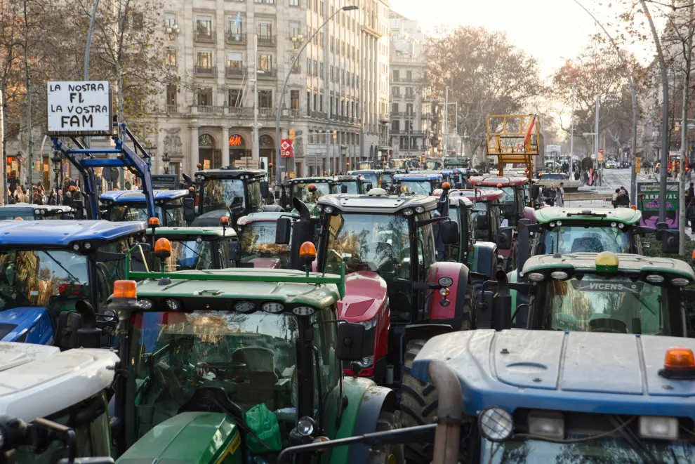 Segunda jornada de protestas de los tractores en las carreteras espaolas para pedir mejoras en el sector