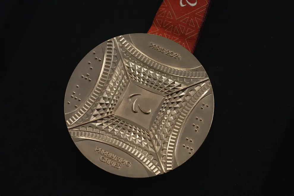 The Paris 2024 Olympic gold medal is presented to the press, in Paris, Thursday, Feb. 1, 2024. A hexagonal, polished piece of iron taken from the Eiffel Tower is being embedded in each gold, silver and bronze medal that will be hung around athletes necks at the July 26-Aug. 11 Paris Games and Paralympics that follow. (AP Photo/Thibault Camus) ....Associated Press / LaPresse.Only italy and Spain [[[AP/LAPRESSE]]]